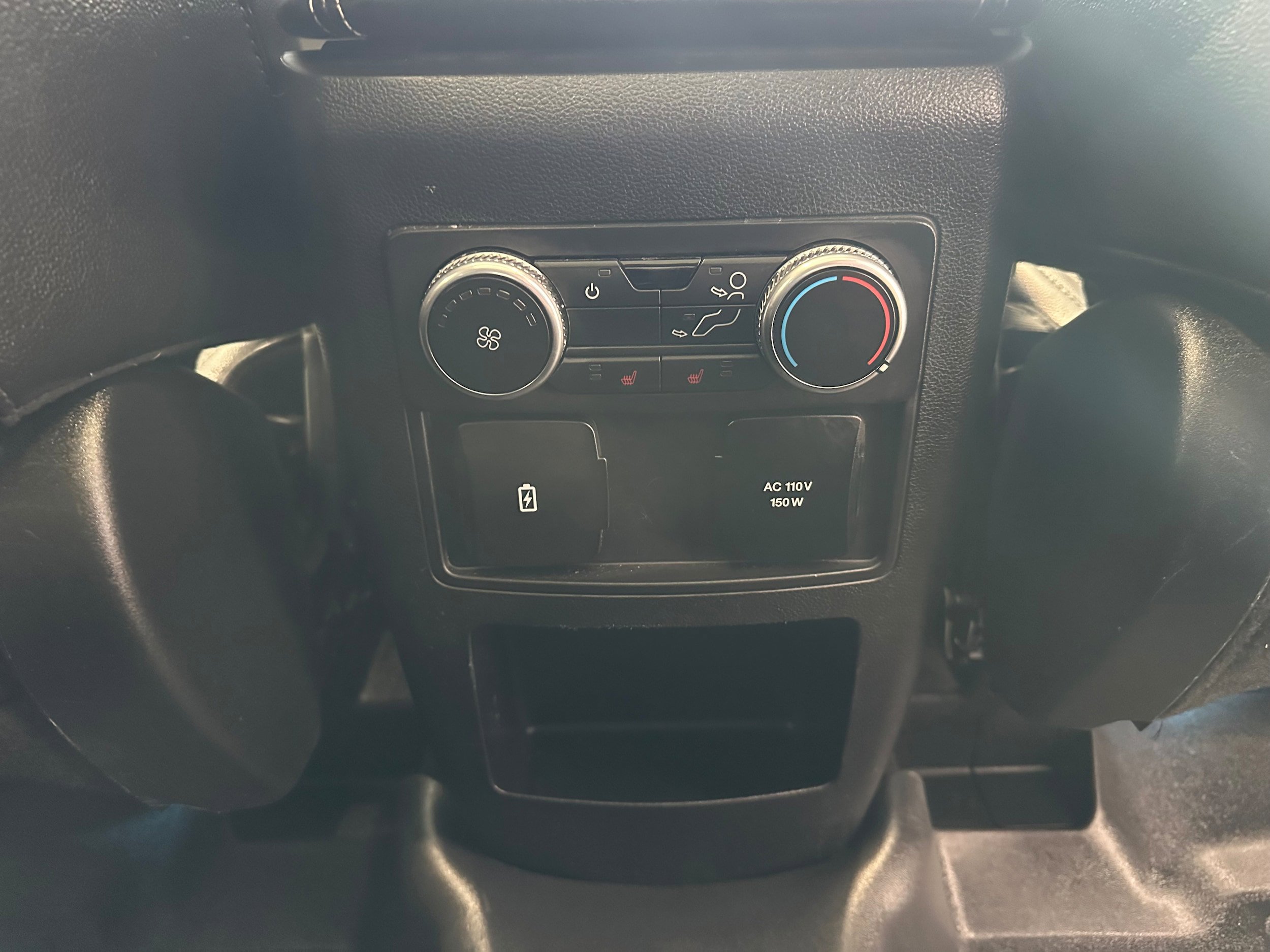 Used 2021 Ford Explorer Limited w/ Equipment Group 301A AWD/4WD image 16