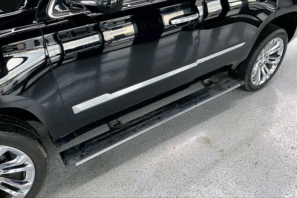 Used 2019 Cadillac Escalade Premium Luxury w/ LPO, Radiant Package AWD/4WD image 38