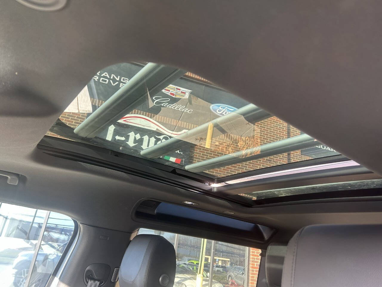 Used 2022 Land Rover Defender 90 X-Dynamic S image 23