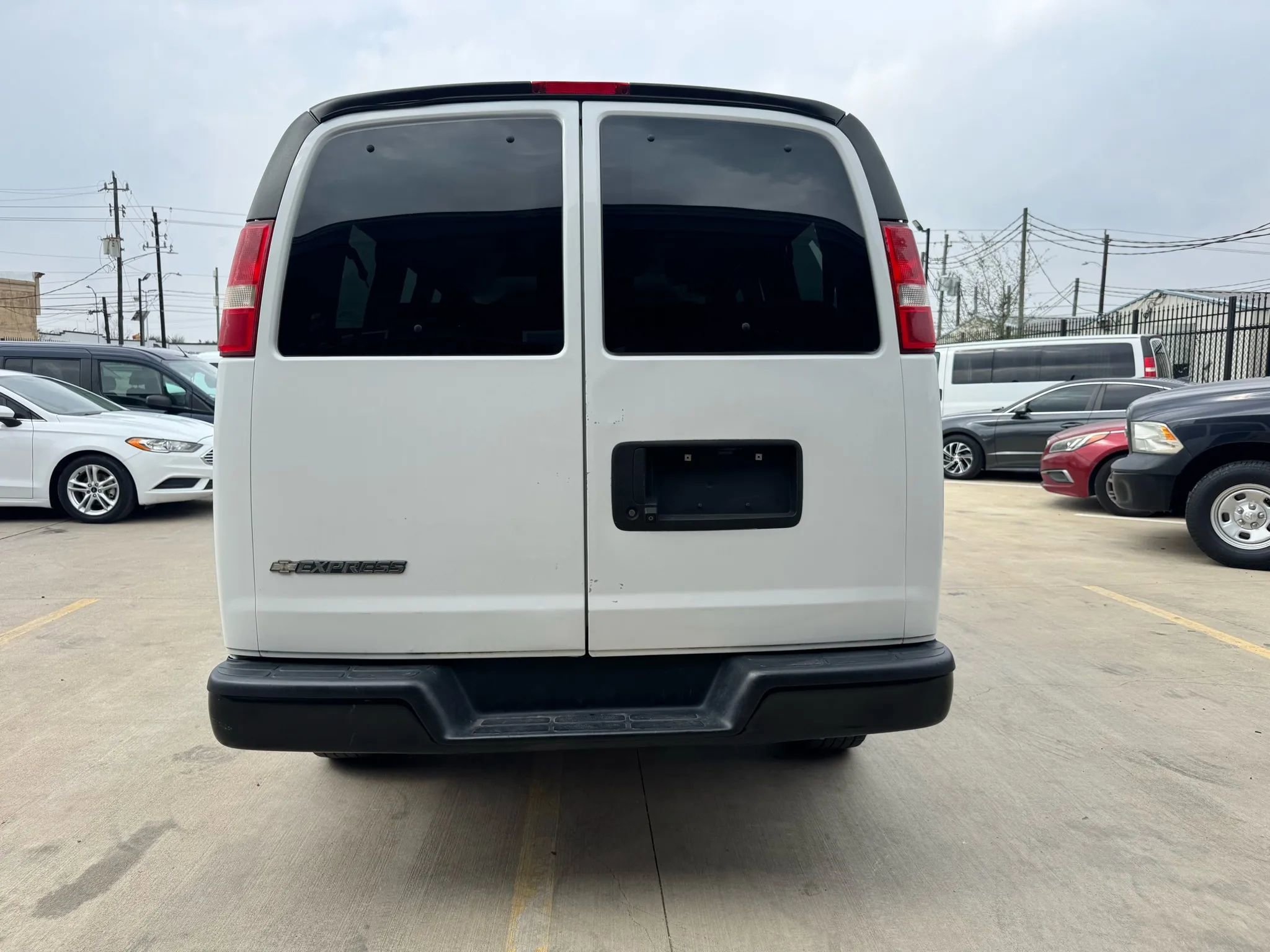 Used 2017 Chevrolet Express 2500 LS image 7