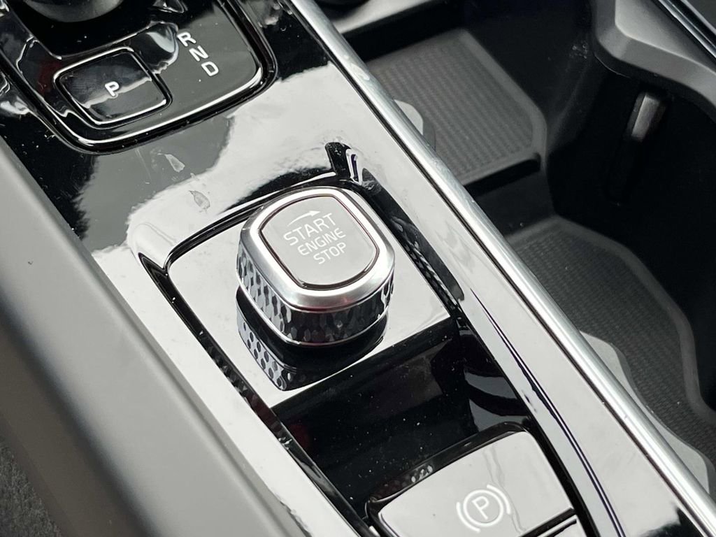 New 2026 Volvo XC60 B5 Core w/ Climate Package image 32