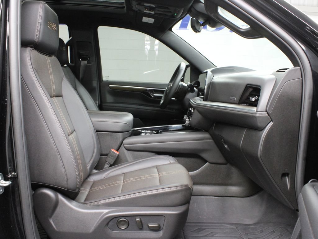 Used 2025 Chevrolet Tahoe High Country AWD/4WD image 43