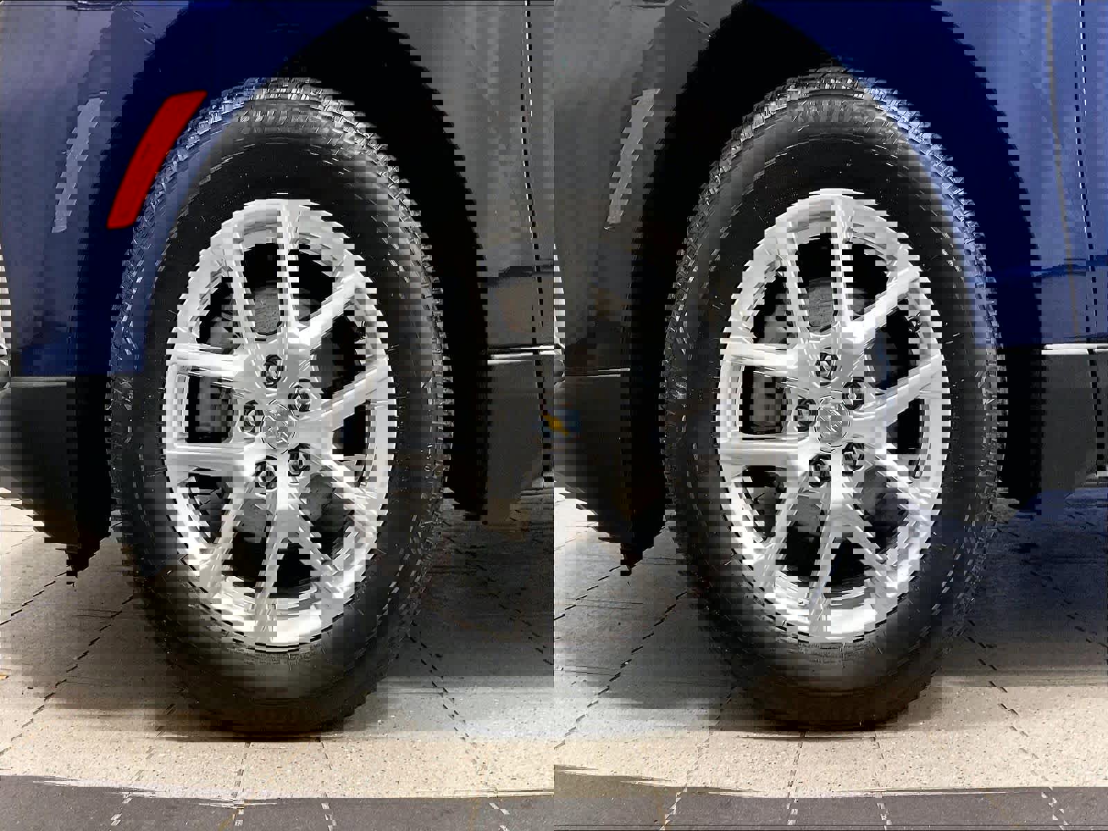 Used 2022 Chevrolet Equinox LT w/ LPO, Floor Liner Package image 7