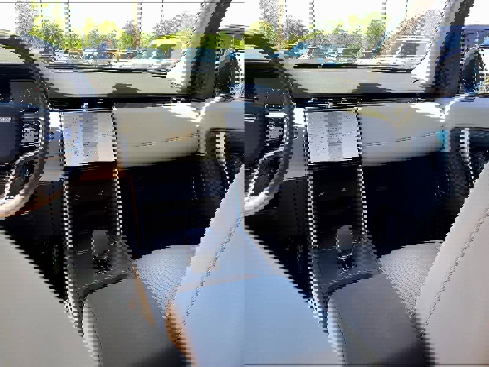 Used 2025 Land Rover Discovery Sport S image 6