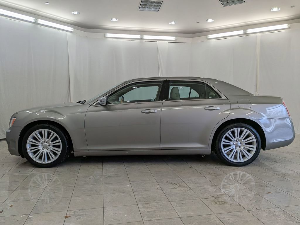 Used 2014 Chrysler 300 C image 5