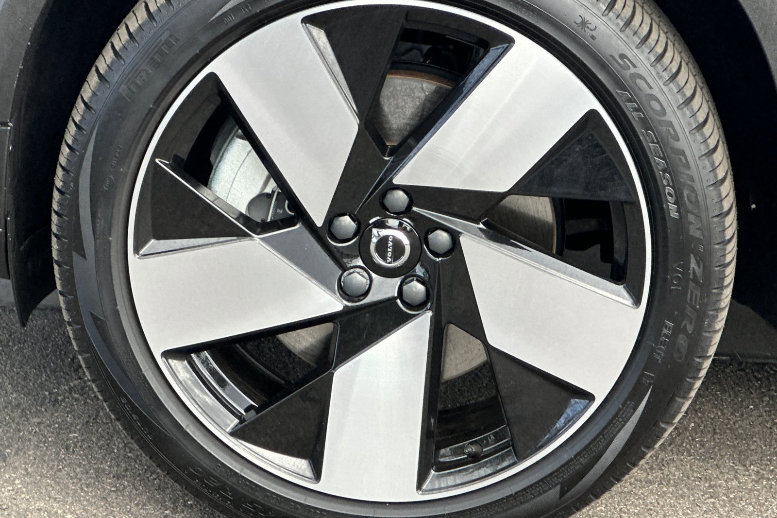 Certified 2023 Volvo XC40 Recharge Ultimate w/ Protection Package Premier image 33