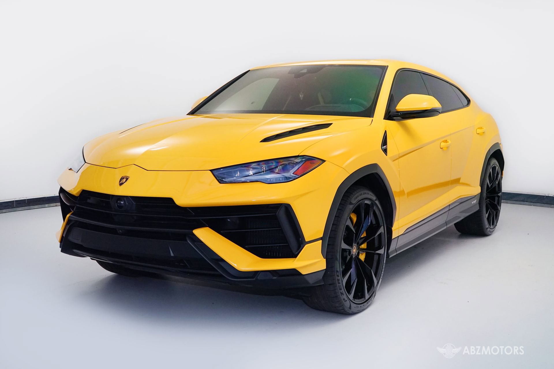 Used 2023 Lamborghini Urus S image 2