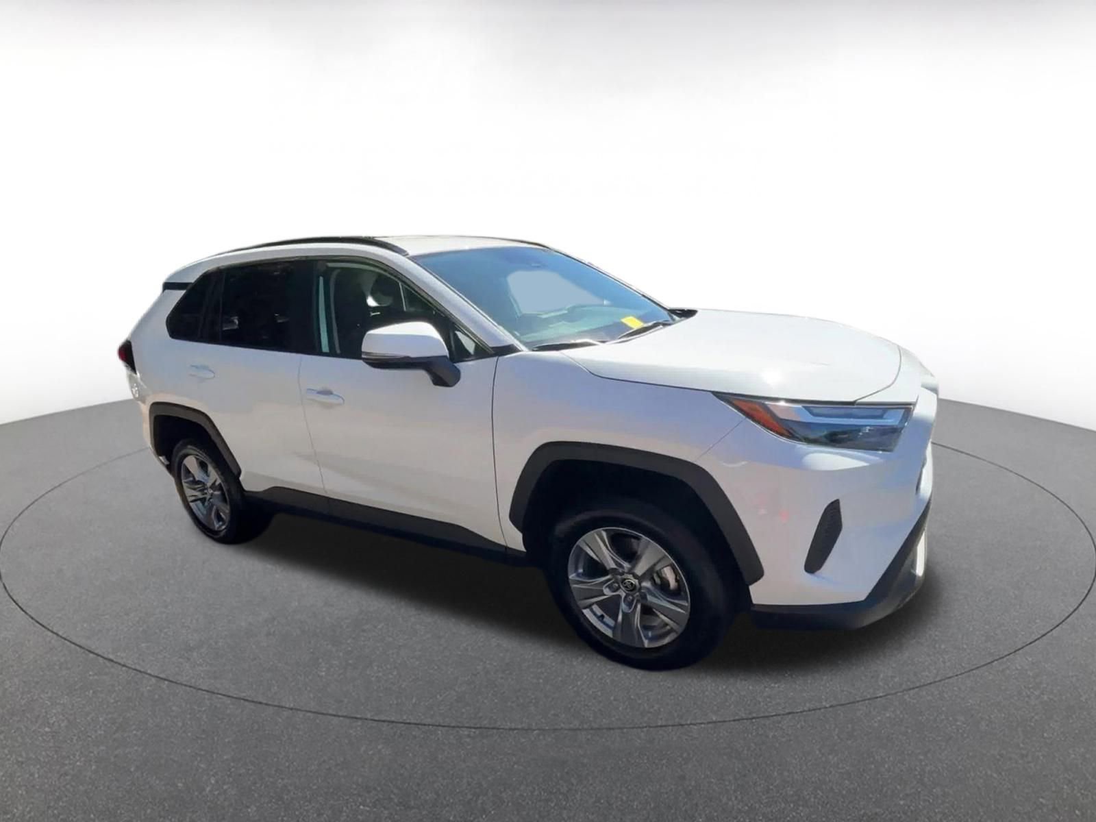 Used 2025 Toyota RAV4 XLE image 2