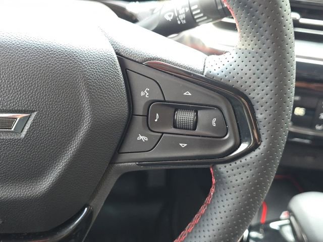 Used 2025 Chevrolet Trax RS w/ Sunroof Package FWD image 31