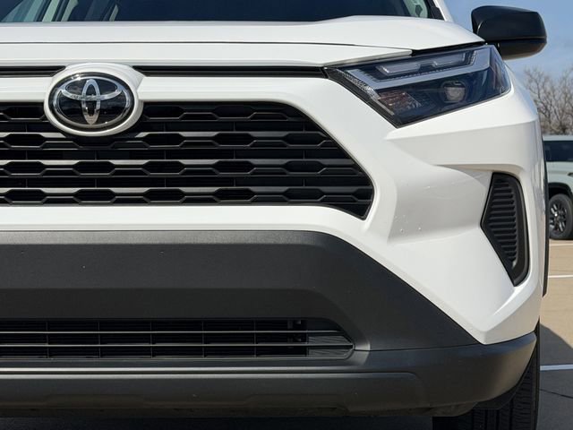 Used 2025 Toyota RAV4 LE image 9