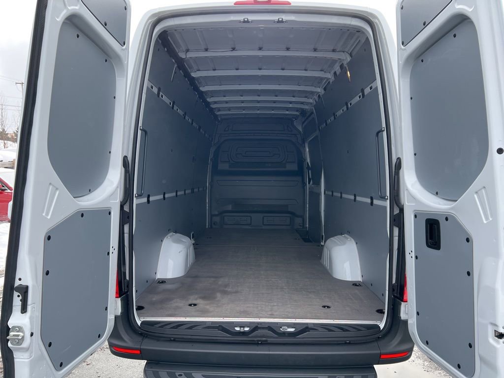 Used 2025 Mercedes-Benz Sprinter 2500 image 6