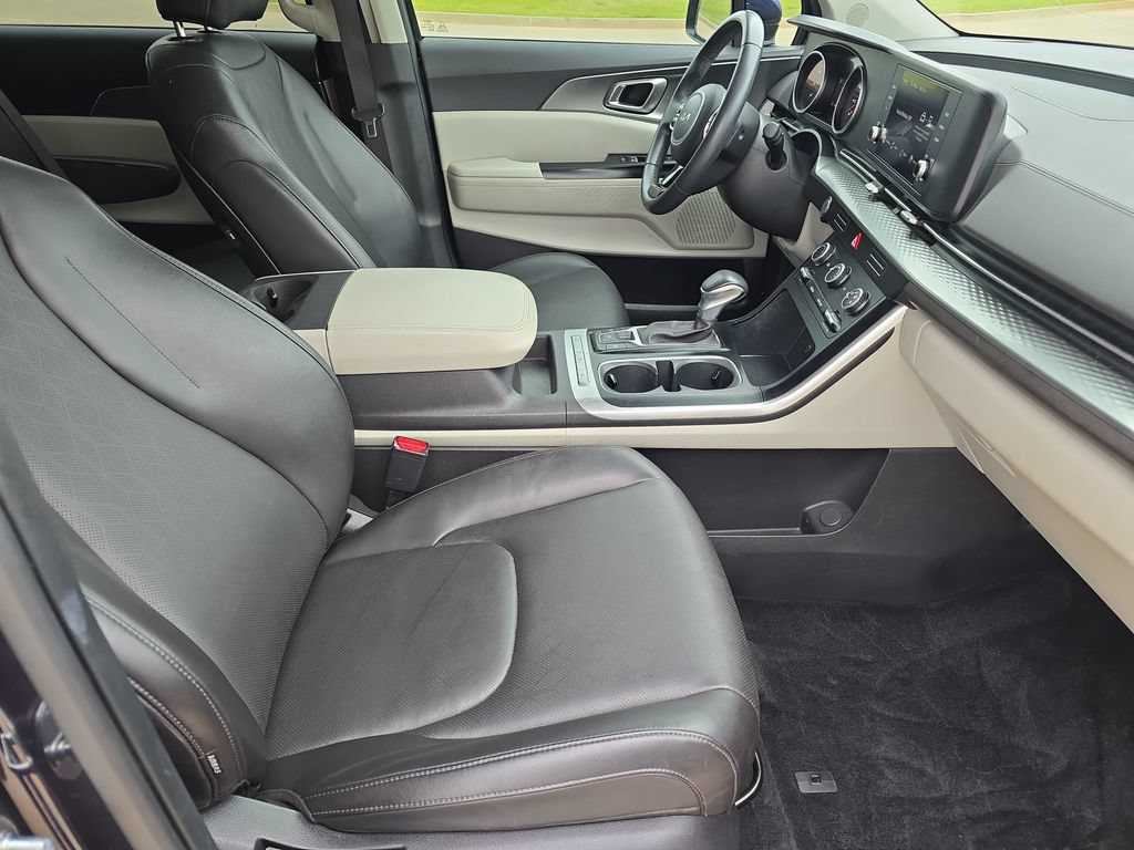 Used 2024 Kia Carnival LX FWD image 10