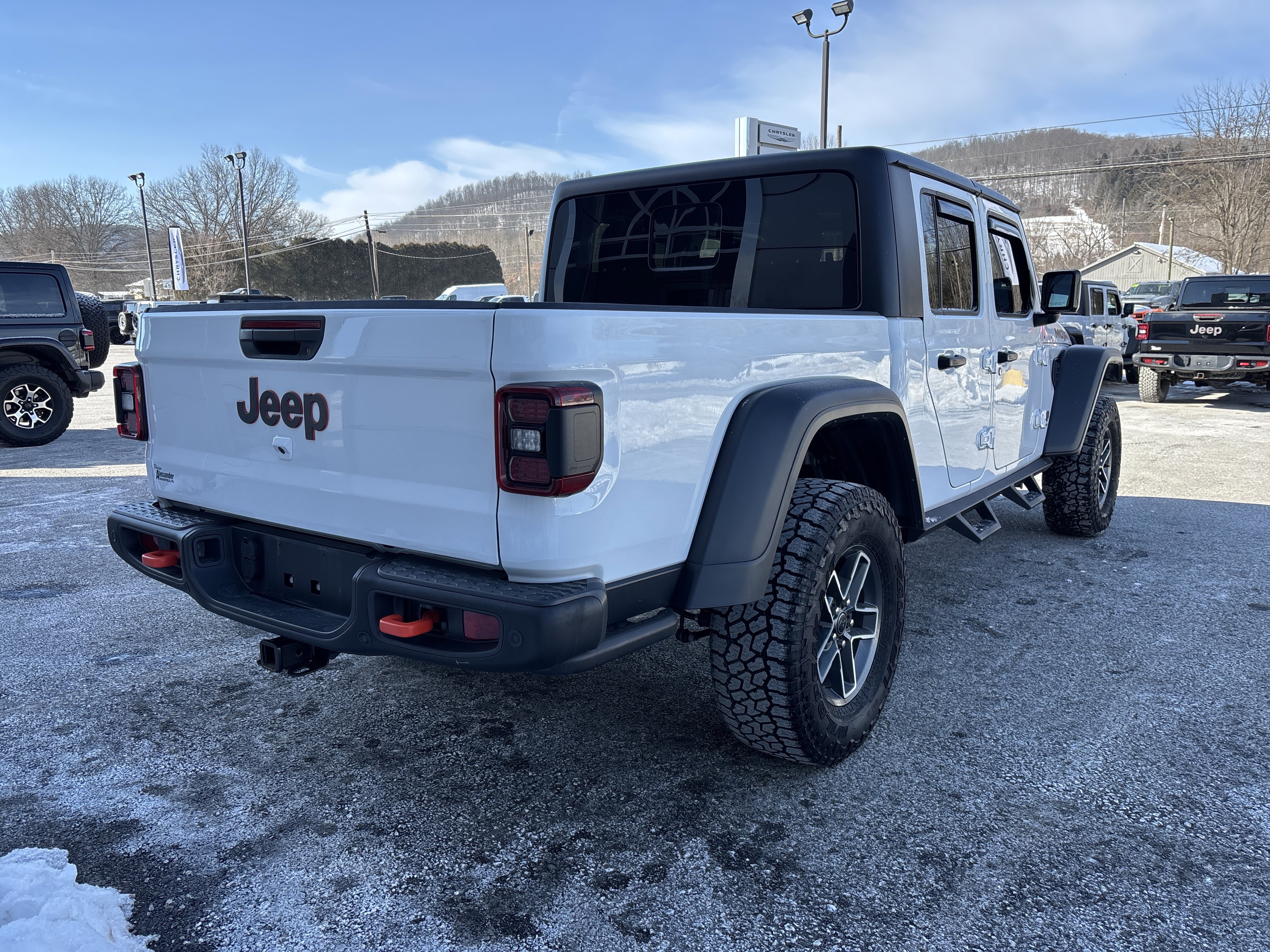 Used 2024 Jeep Gladiator Mojave w/ Technology Group image 3