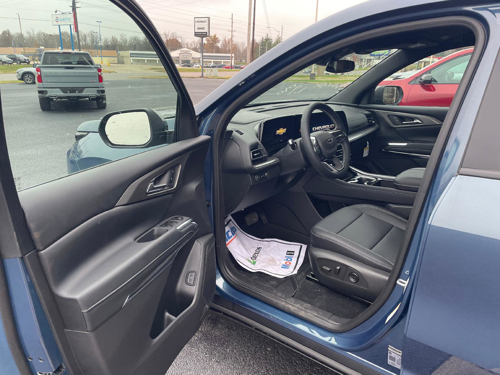 New 2026 Chevrolet Traverse LT w/ Midnight/Sport Edition image 9