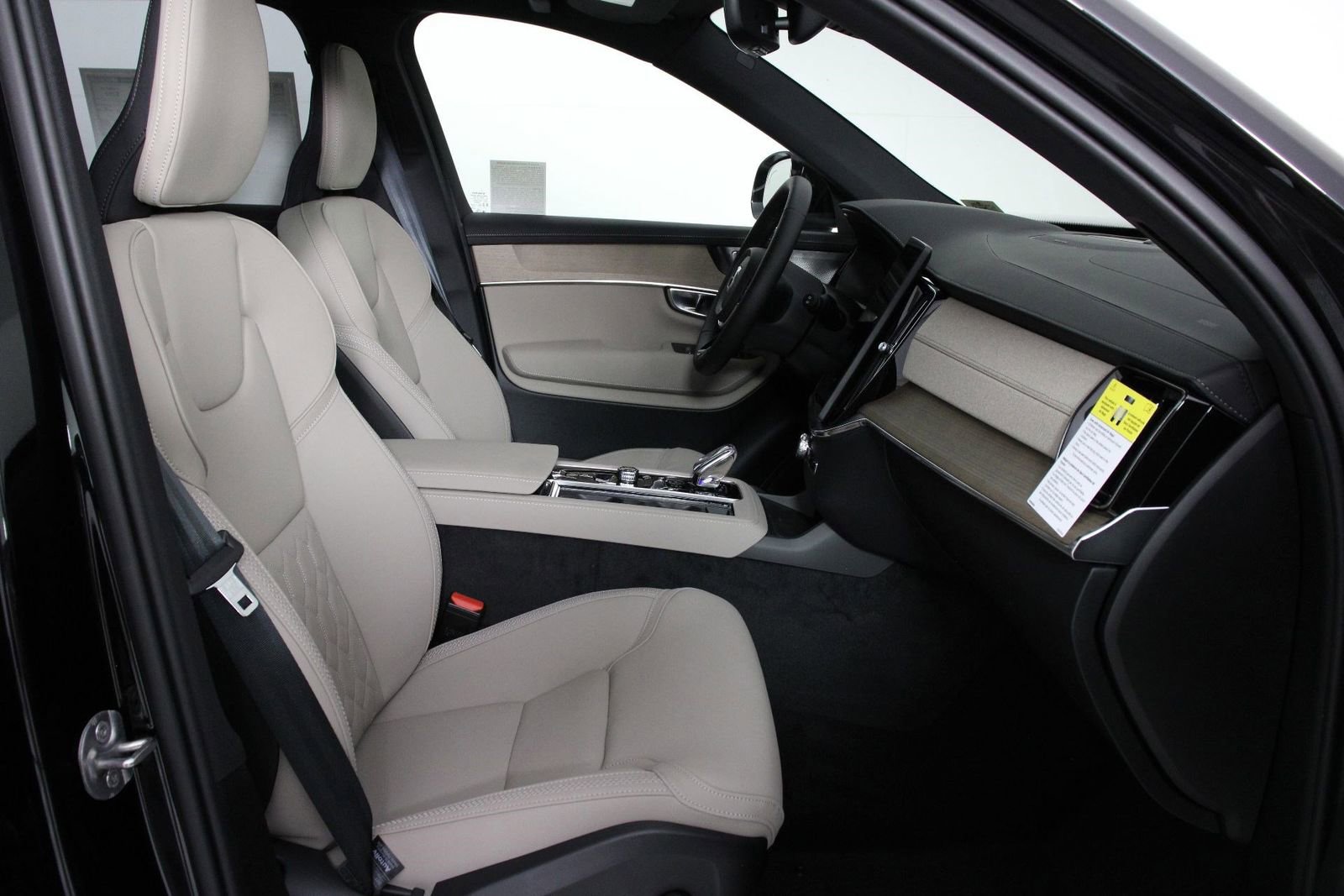 New 2026 Volvo XC90 T8 Plus w/ Protection Package Premier image 10