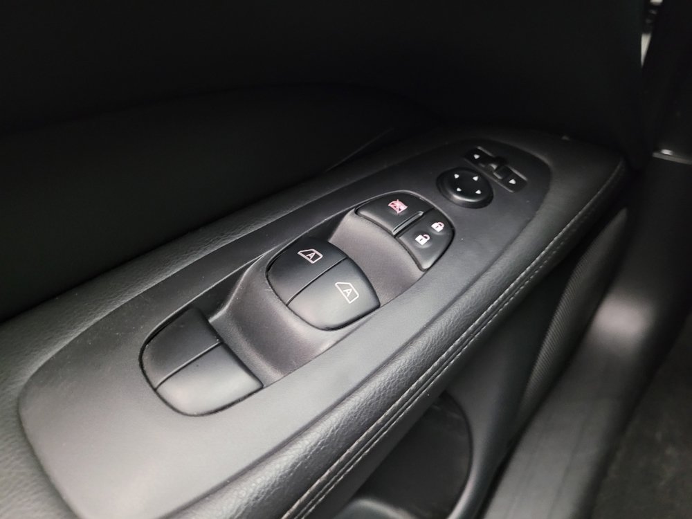 Used 2020 Nissan Pathfinder SV FWD image 27