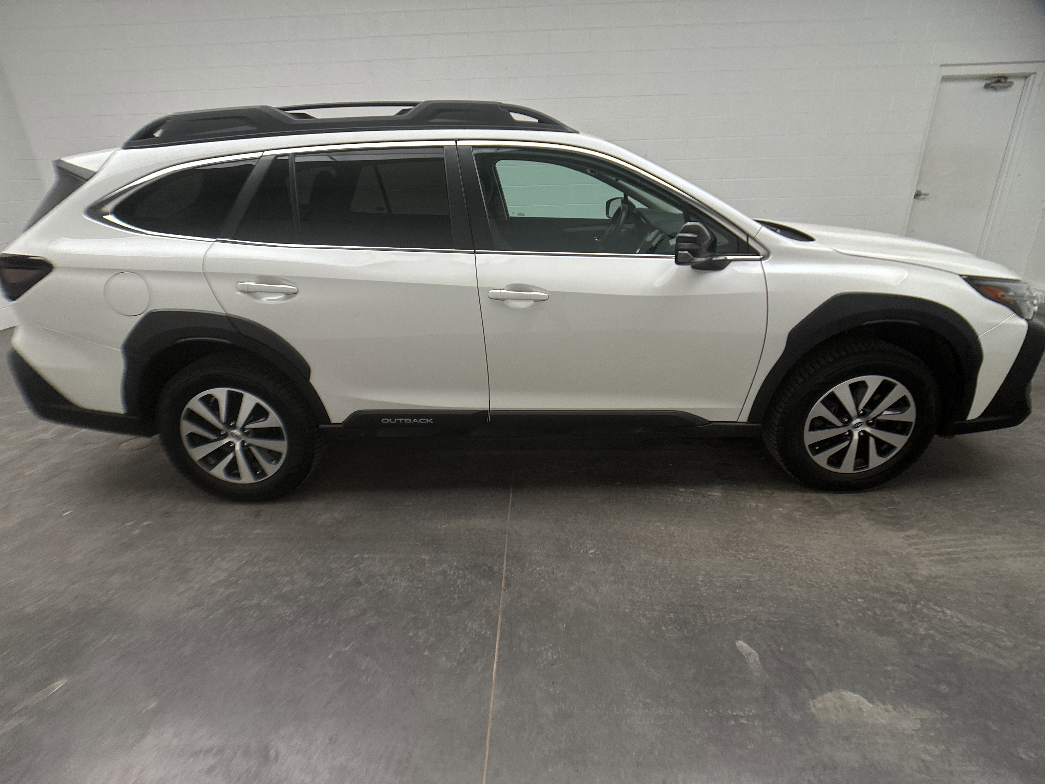 Used 2024 Subaru Outback Premium image 9