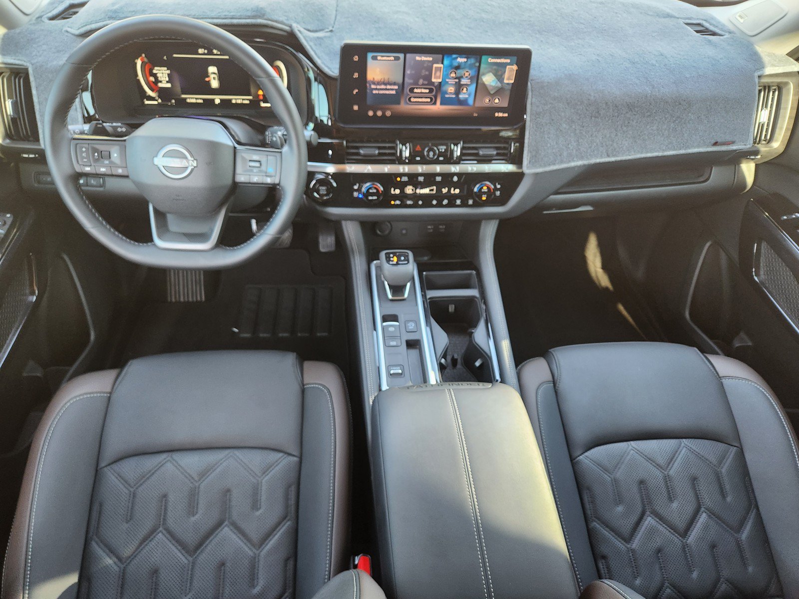 Used 2026 Nissan Pathfinder Platinum FWD image 8