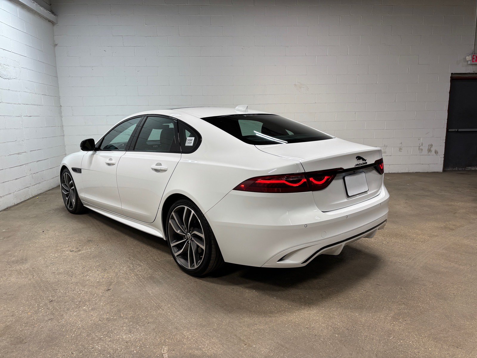 Used 2024 Jaguar XF R-Dynamic SE AWD/4WD image 9