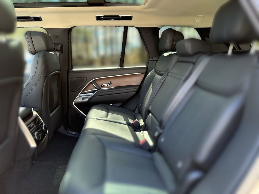 Used 2023 Land Rover Range Rover SE image 24