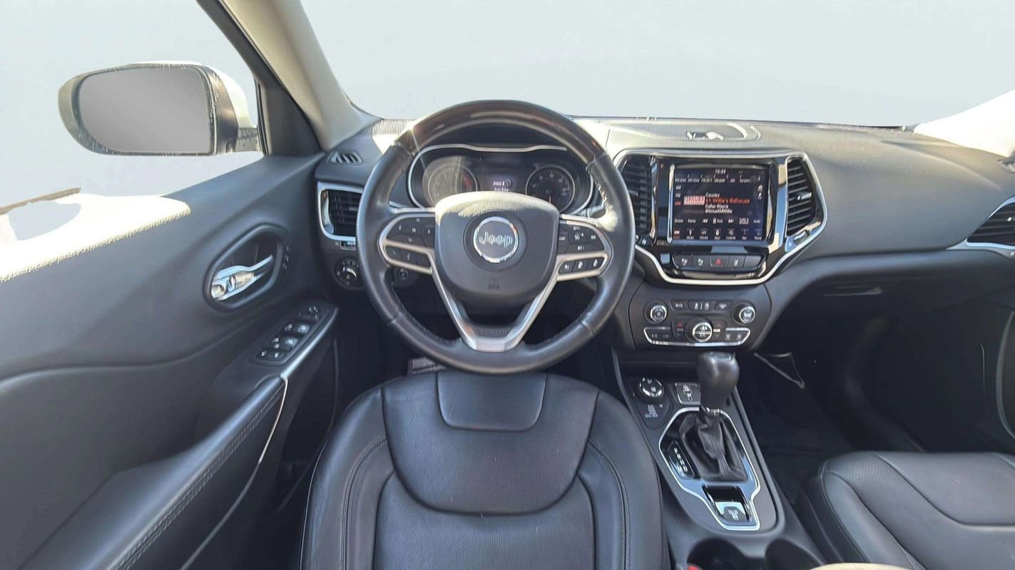 Used 2019 Jeep Cherokee Overland w/ Technology Group image 11