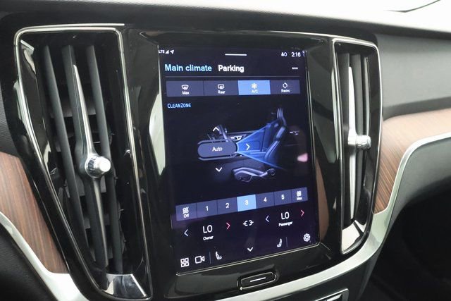 Used 2024 Volvo V60 B5 Cross Country Plus image 14