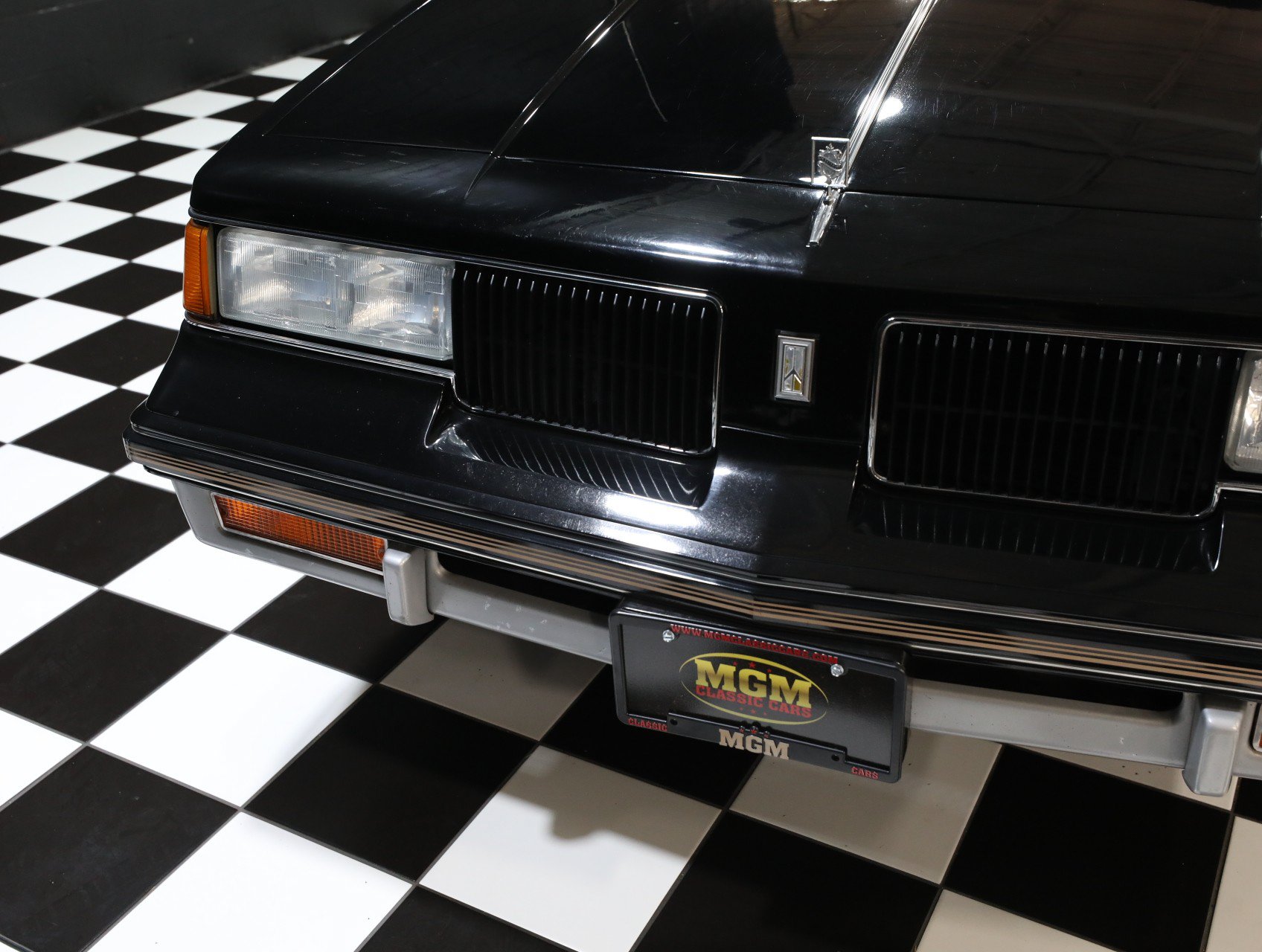 Used 1987 Oldsmobile Cutlass Supreme Salon RWD image 12