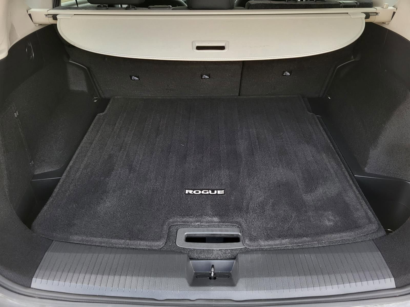 Used 2022 Nissan Rogue SV image 16