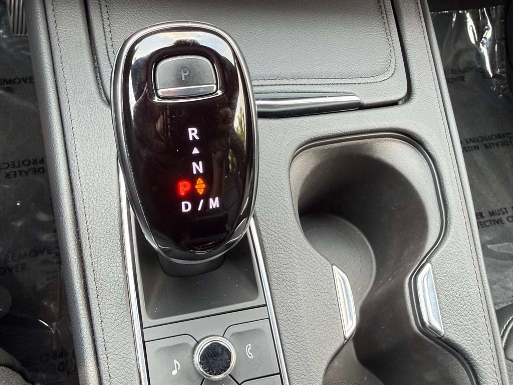 Used 2025 Cadillac XT4 Premium Luxury FWD image 24