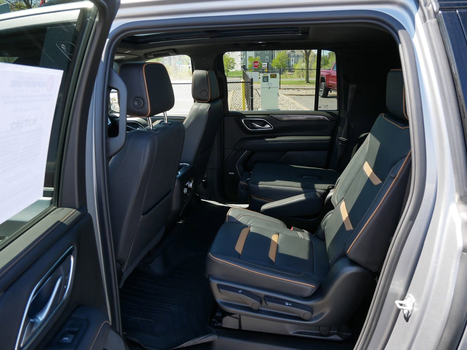 Used 2023 GMC Yukon XL AT4 w/ AT4 Premium Plus Package AWD/4WD image 11