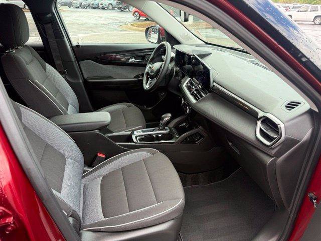 Used 2025 Chevrolet TrailBlazer LT w/ Convenience Package FWD image 3