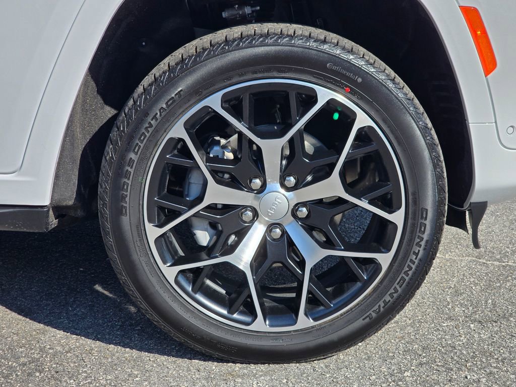 New 2025 Jeep Grand Cherokee Summit image 16