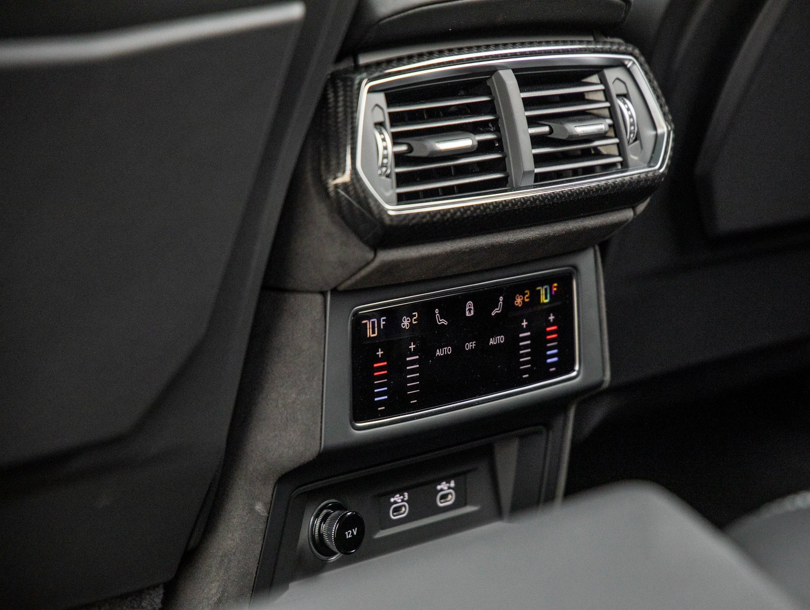 Used 2025 Lamborghini Urus SE image 38