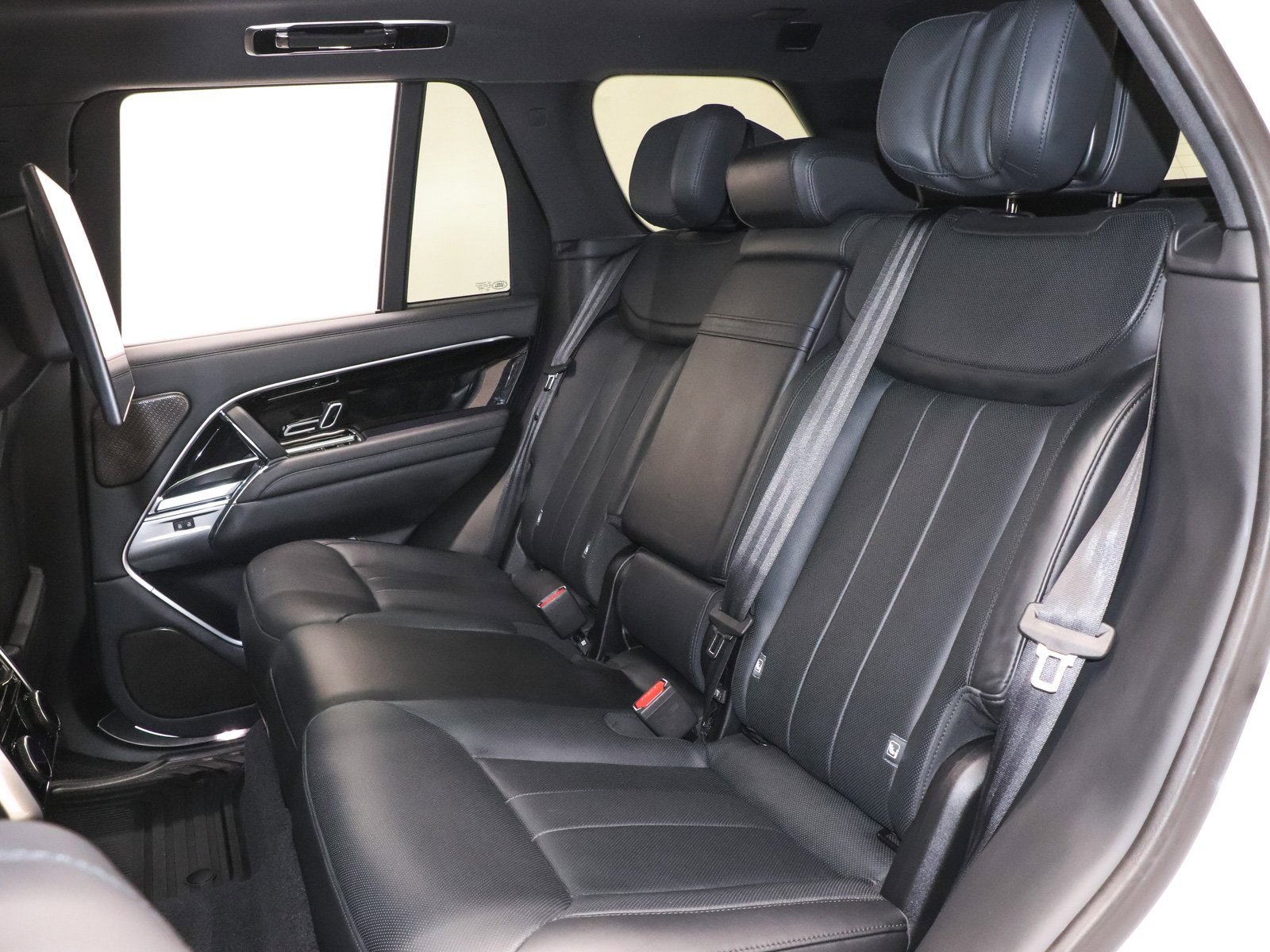 Used 2024 Land Rover Range Rover Autobiography image 23
