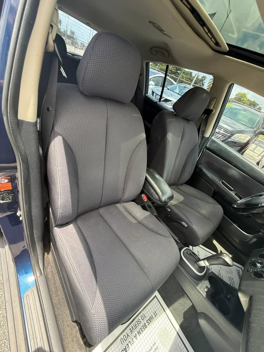 Used 2009 Nissan Versa Hatchback w/ Convenience Pkg FWD image 10