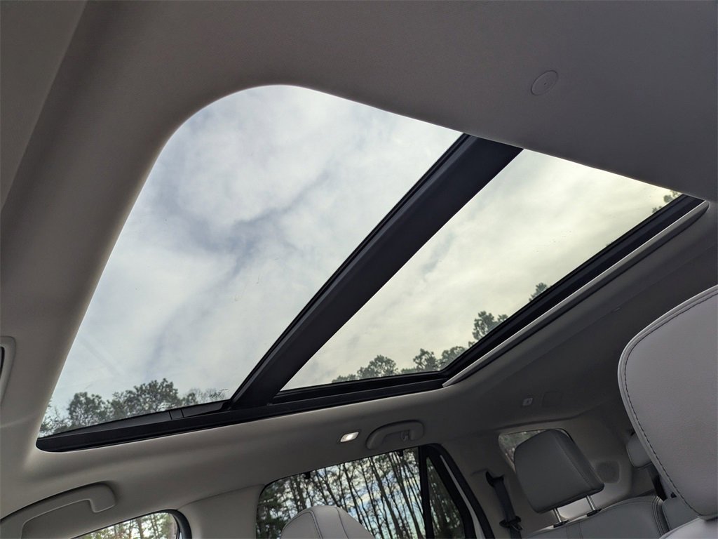 Used 2025 Honda Pilot Touring image 20