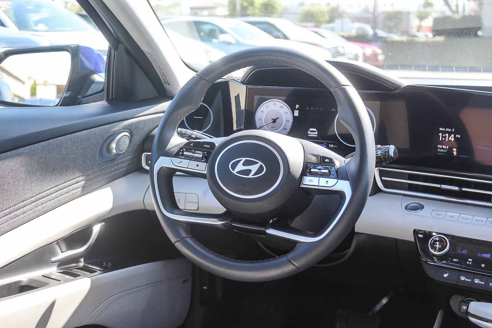 Used 2025 Hyundai Elantra Limited image 21