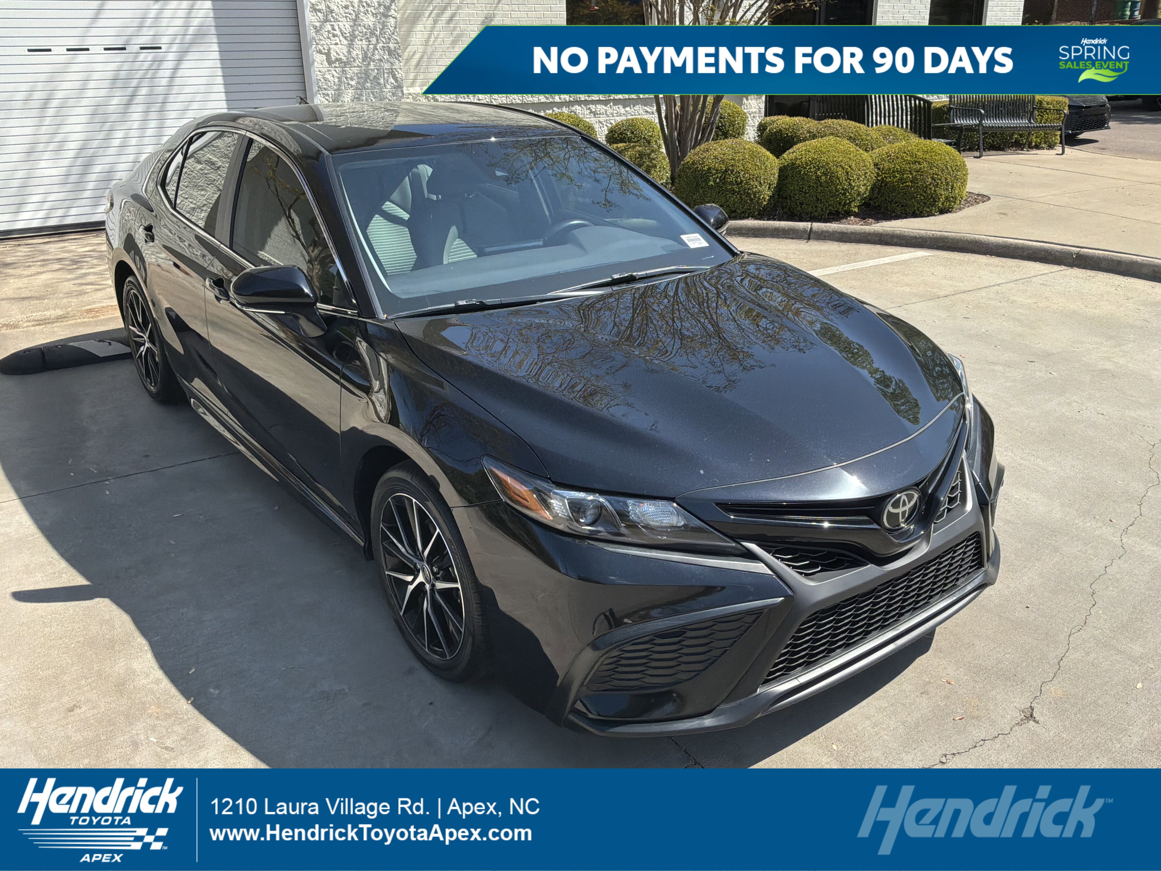 Used 2024 Toyota Camry SE FWD image 1