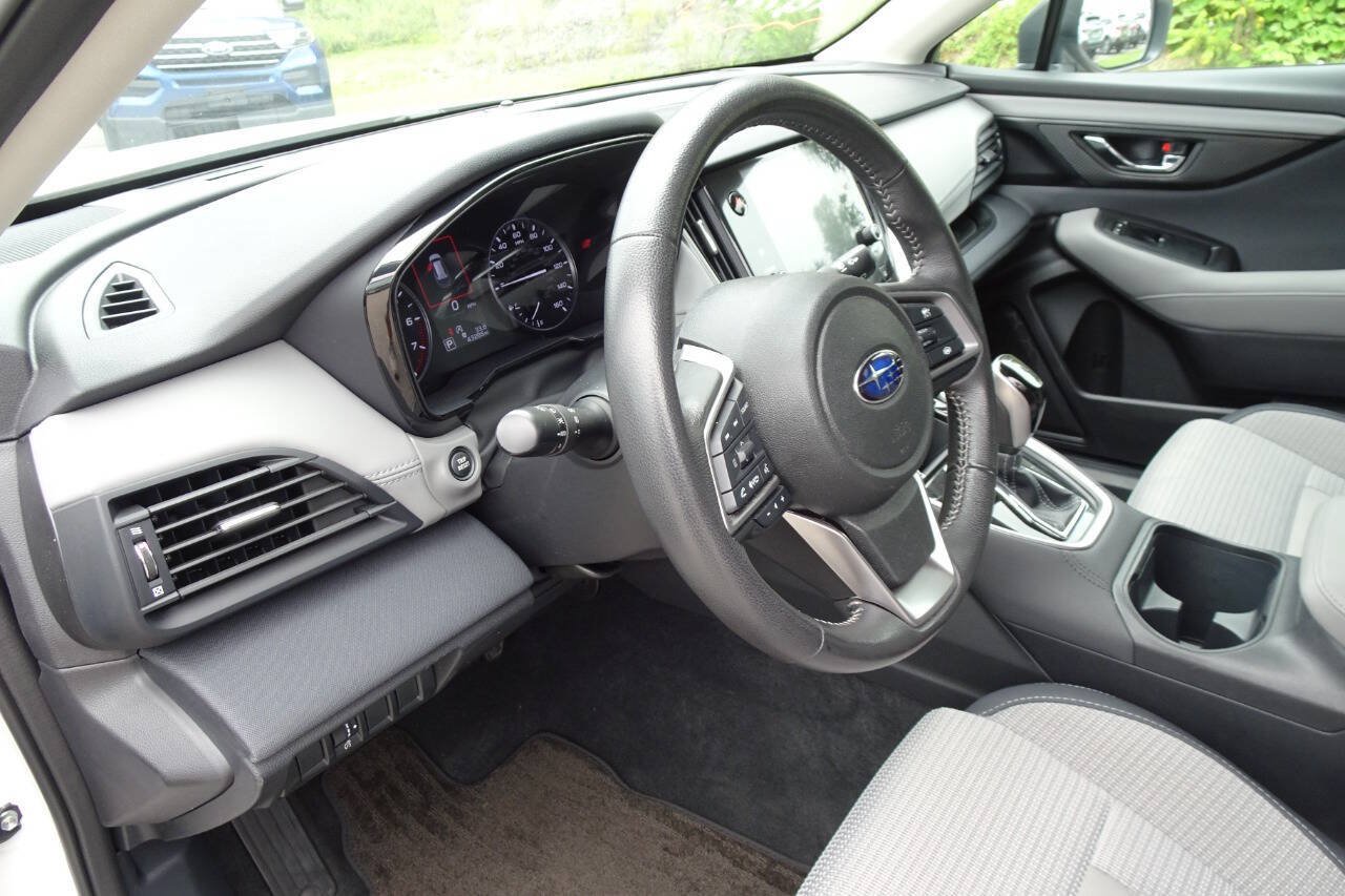 Used 2024 Subaru Outback Premium AWD/4WD image 13