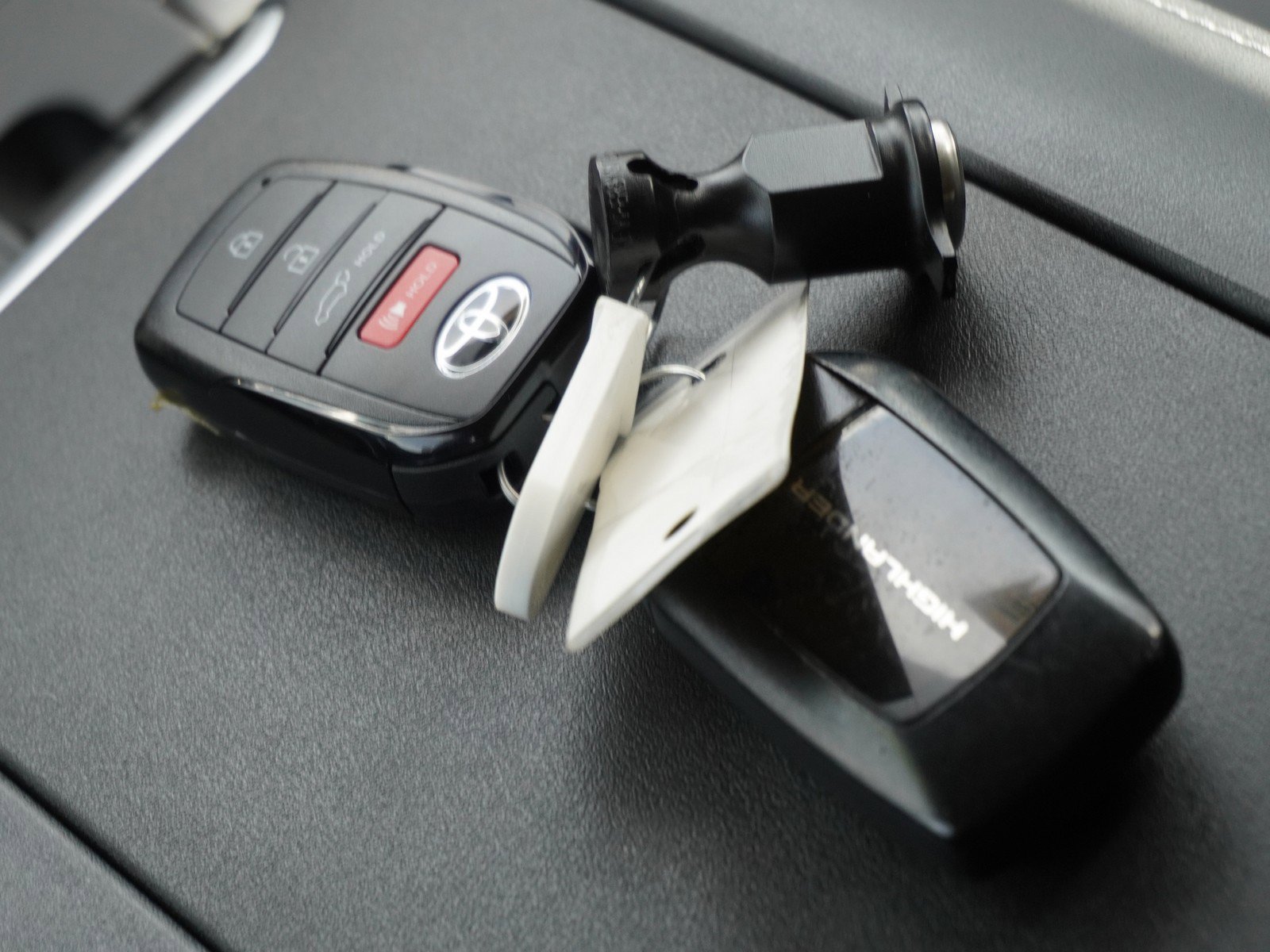 Used 2024 Toyota Highlander XLE image 21