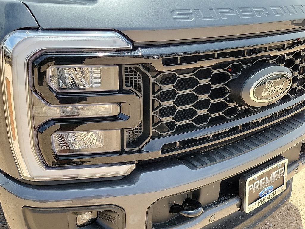 New 2026 Ford F250 Lariat w/ Black Appearance Package AWD/4WD image 13