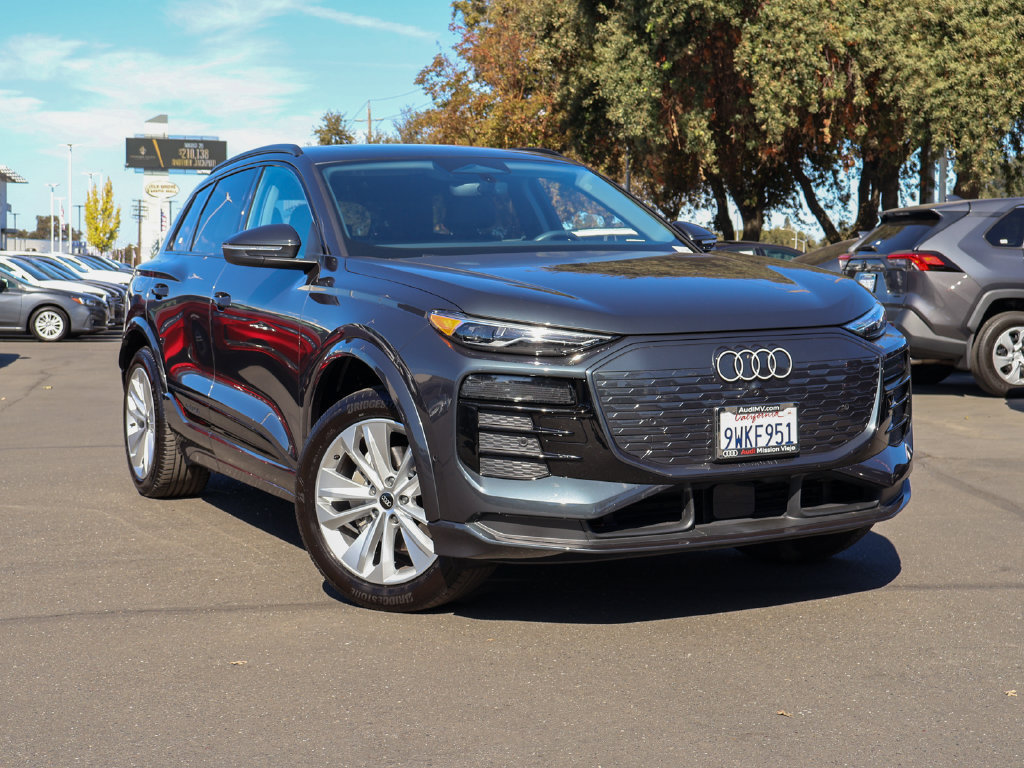 Used 2025 Audi Q6 e-tron Premium w/ Convenience Package RWD image 2