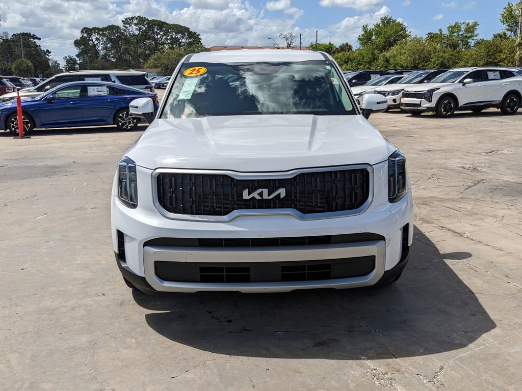 Certified 2025 Kia Telluride LX image 4