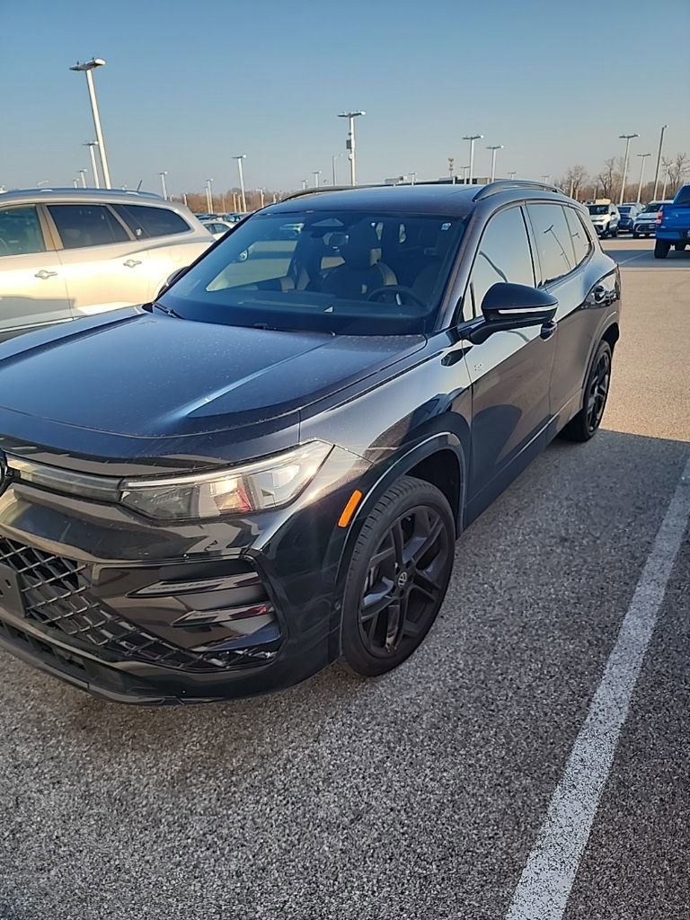 Used 2026 Volkswagen Tiguan SE R-Line image 3