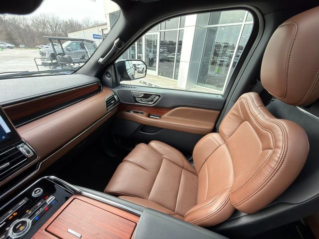 Used 2024 Lincoln Navigator Reserve w/ Monochromatic Package AWD/4WD image 25
