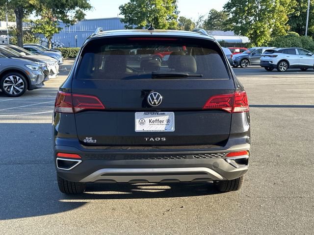 Certified 2023 Volkswagen Taos SE FWD image 4