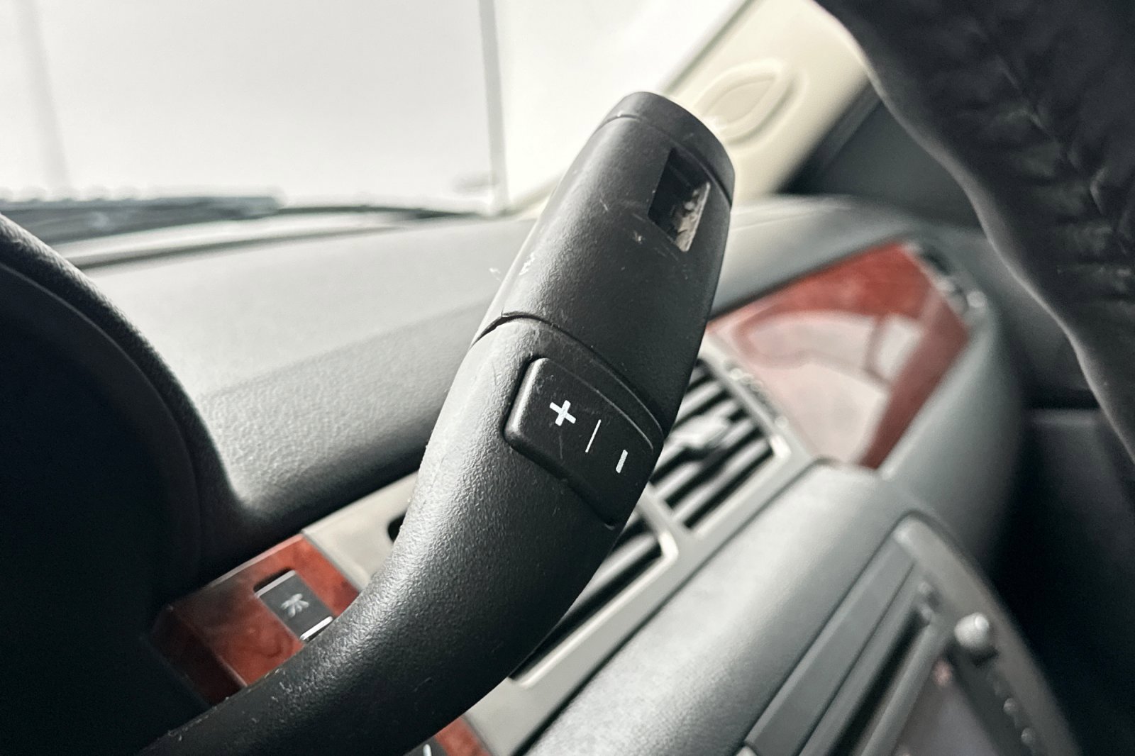 Used 2014 GMC Sierra 3500 SLT w/ SLT Convenience Package image 29