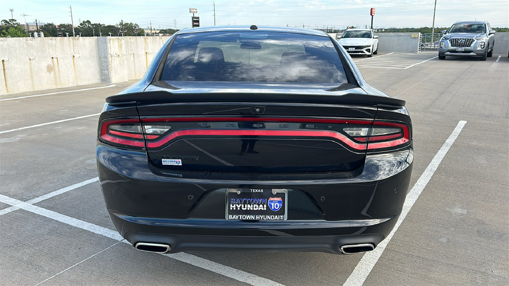 Used 2021 Dodge Charger SXT w/ Blacktop Package RWD image 12
