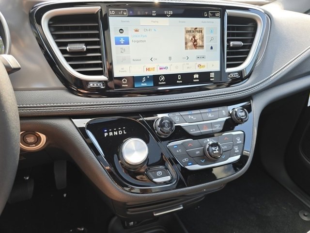 New 2026 Chrysler Pacifica Select image 33