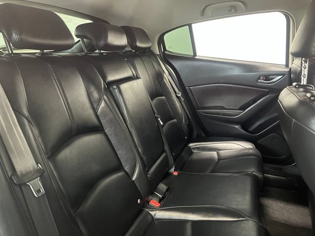 Used 2018 MAZDA MAZDA3 Touring FWD image 12